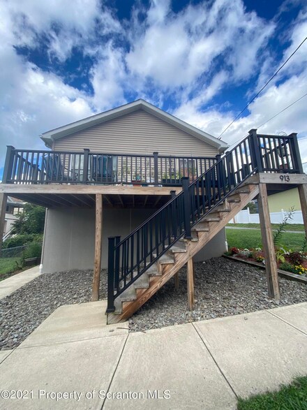 913 Maple St, Scranton, PA 18505