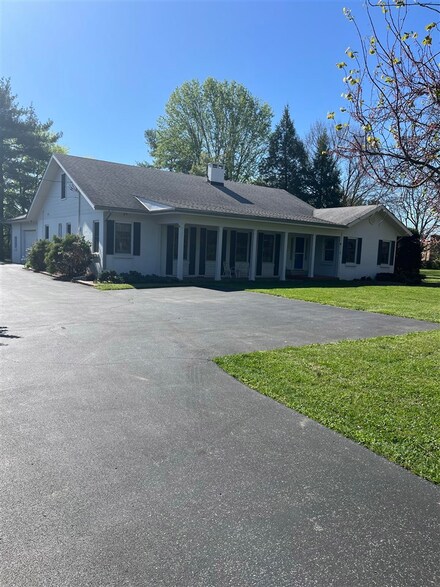 1112 S Park Dr, Bowling Green, KY 42103