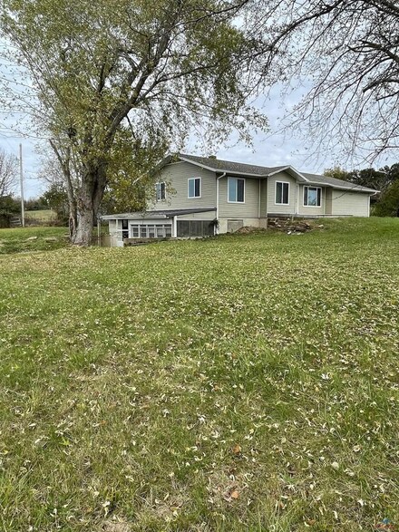 10437 Yearout Rd, Windsor, MO 65360