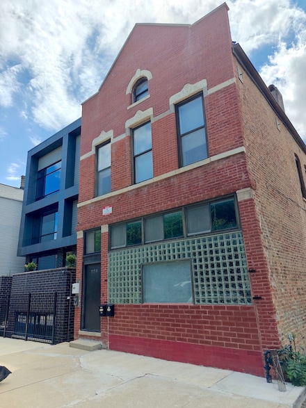 856 N May St Unit 2F, Chicago, IL 60642
