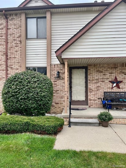 25871 New Forest Ct, Chesterfield, MI 48051