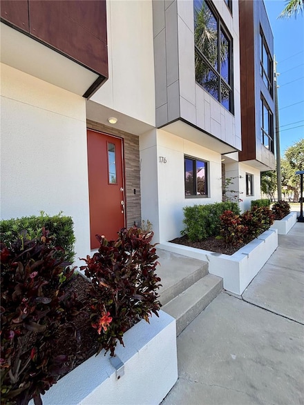 176 8th St N, Saint Petersburg, FL 33701