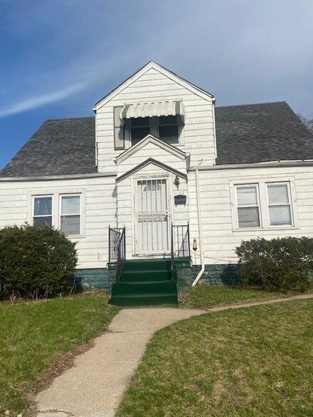 1357 Johnson St, Gary, IN 46407