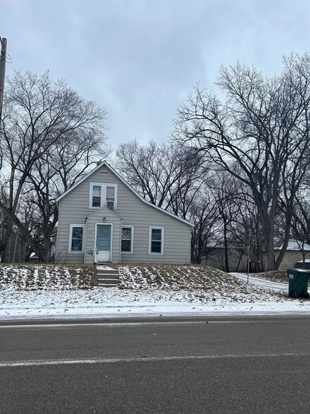 311 9th St NW, Willmar, MN 56201