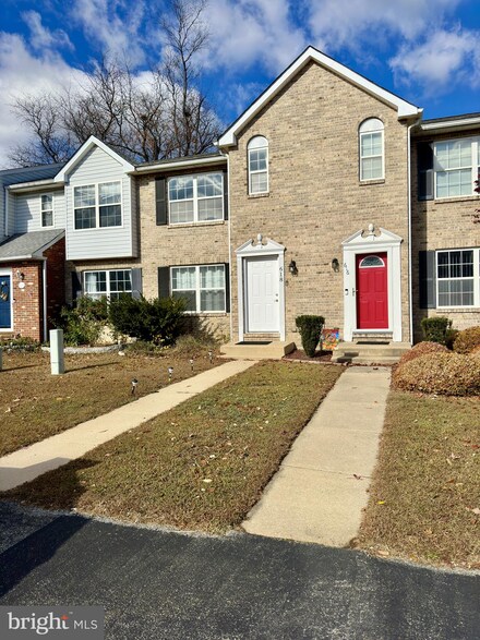 618 Candlestick Ln, Newark, DE 19702