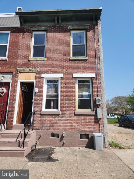 771 Pine St, Camden, NJ 08103