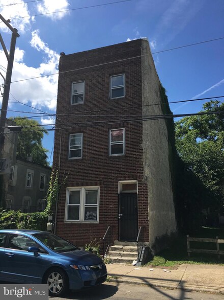 2260 N 16th St, Philadelphia, PA 19132