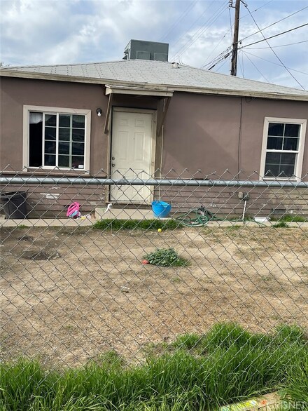 2112 N Baker St, Bakersfield, CA 93305