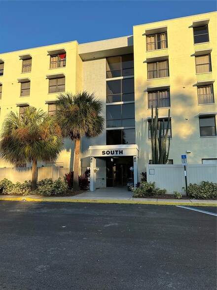 701 S Madison Ave Unit 405, Clearwater, FL 33756