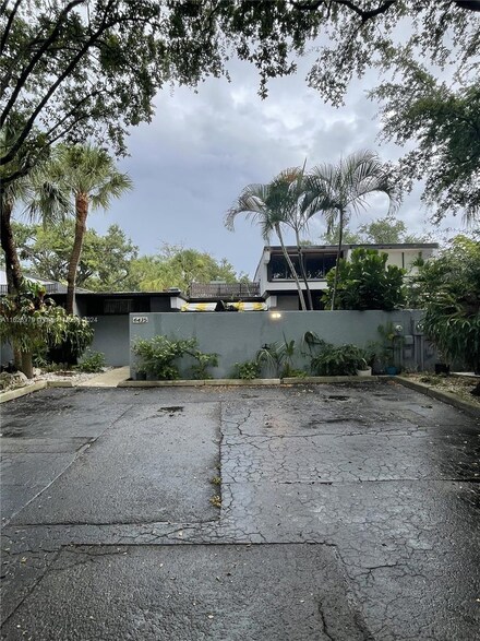 6435 Lemon Tree Ln, Hialeah, FL 33014