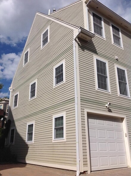 280 River St Unit 1, Cambridge, MA 02139