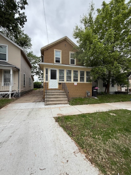 817 Cherry St, Oshkosh, WI 54901