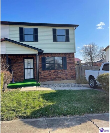 2738 Pioneer Ct, Radcliff, KY 40160