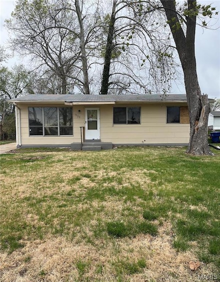 1135 Campion Ln, Florissant, MO 63031