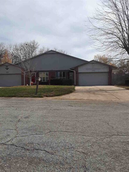 1826 S Longford Ct, Wichita, KS 67207