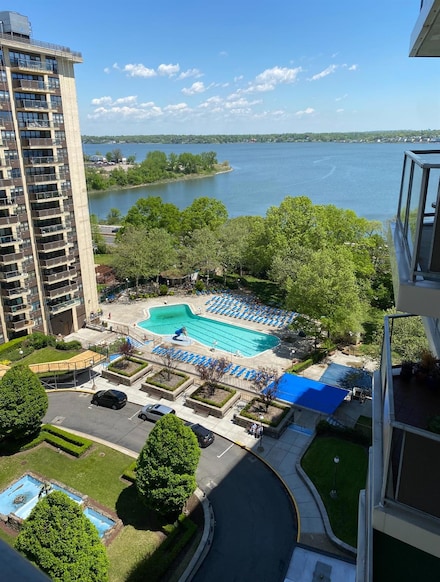 18-15 215th St Unit 12L, Flushing, NY 11360