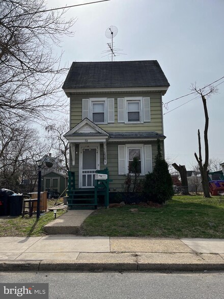 112 E Jefferson St, Paulsboro, NJ 08066