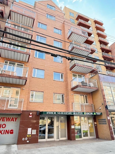 143-28 41st Ave Unit 8, Flushing, NY 11355