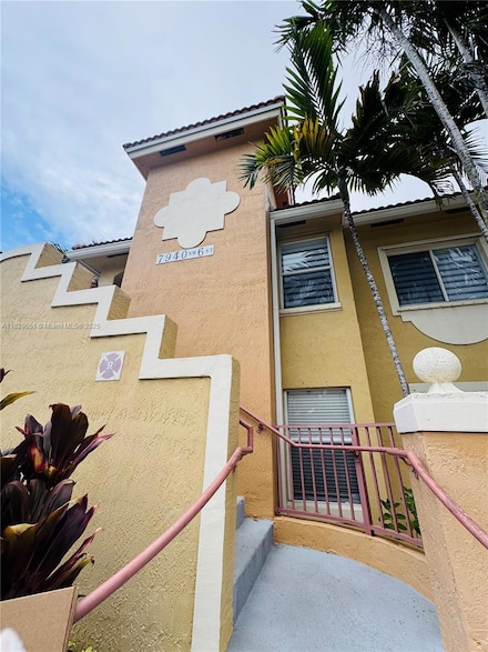 7940 NW 6th St Unit 201, Pembroke Pines, FL 33024