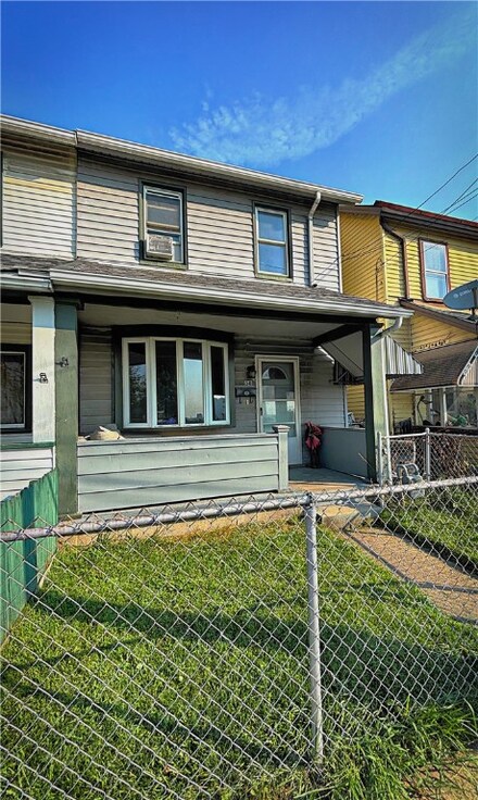 58 Ohio St, Mc Kees Rocks, PA 15136