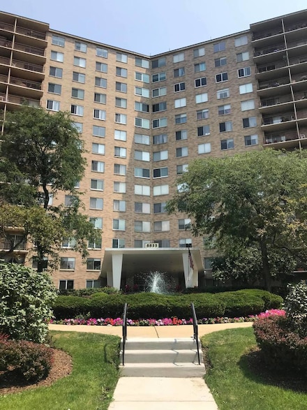 6833 N Kedzie Ave Unit 709, Chicago, IL 60645