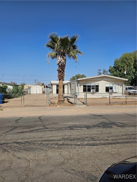 733 River Gardens Dr, Bullhead City, AZ 86442