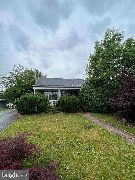 48 E Girard St, Dallastown, PA 17313