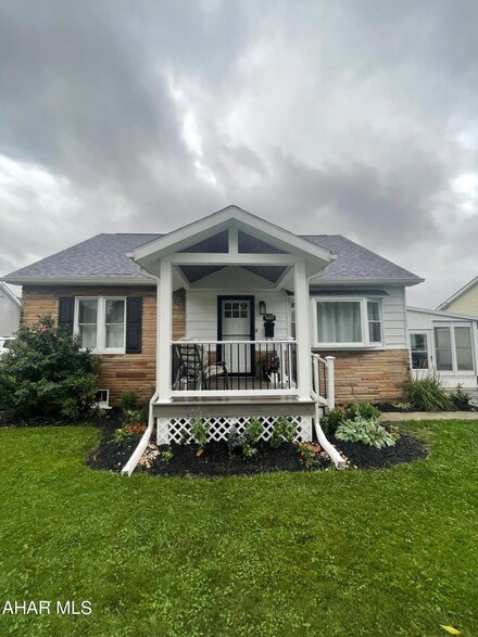 5223 Grandview Ave, Altoona, PA 16601