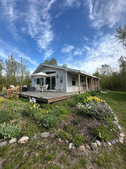 5931 E Point Rd, Harrisville, MI 48740