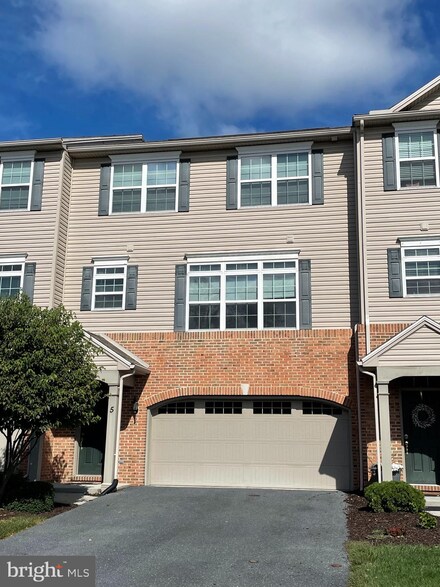 5 Crossgate Cir, Lemoyne, PA 17043