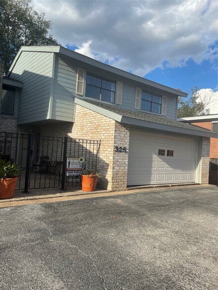 325 E Main St, Brenham, TX 77833