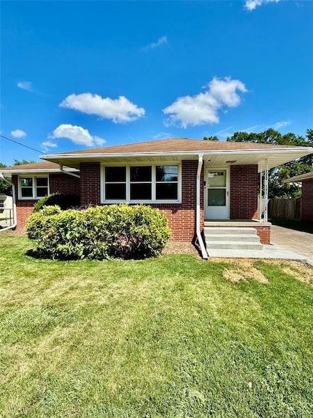 2327 Glenbrook Dr, Des Moines, IA 50316