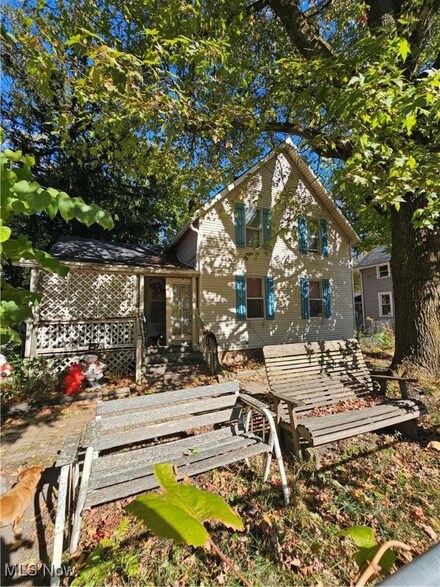 192 E Walnut St, Wadsworth, OH 44281