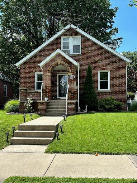 618 Olive St, Highland, IL 62249