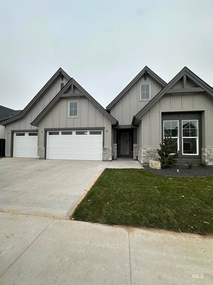 4226 W Thornapple Dr, Meridian, ID 83646
