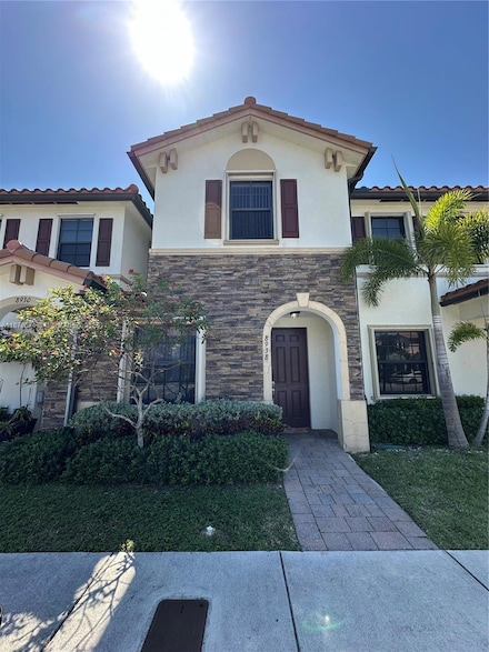 8938 W 35th Way, Hialeah, FL 33018