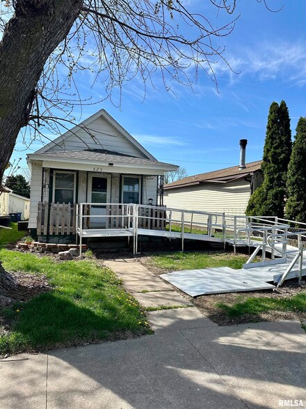 623 2nd Ave S, Clinton, IA 52732