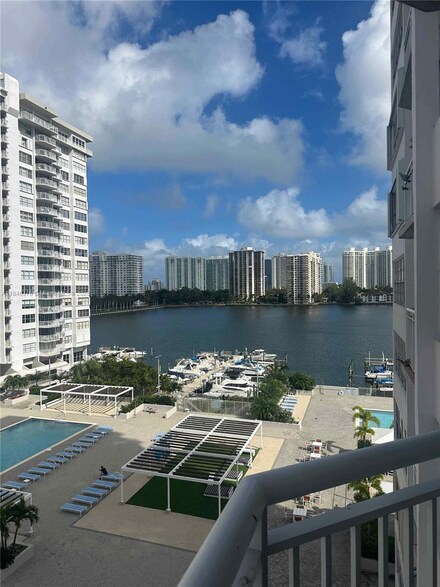 18041 Biscayne Blvd Unit 702, Aventura, FL 33160