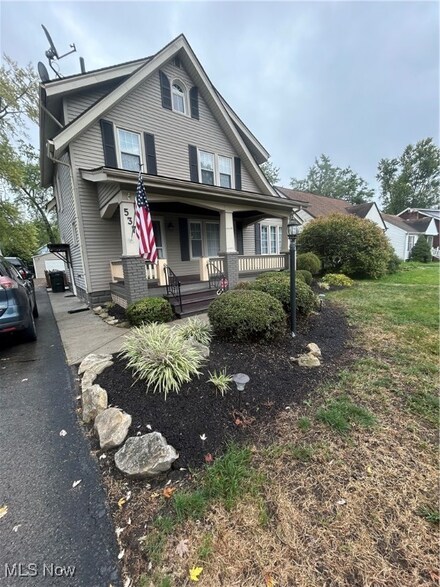 537 Oak Knoll Ave SE, Warren, OH 44483