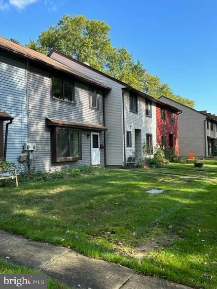 567 Edison Dr, East Windsor, NJ 08520