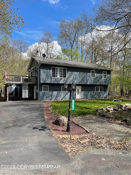 8963 Pheasant Ln, Tobyhanna, PA 18466