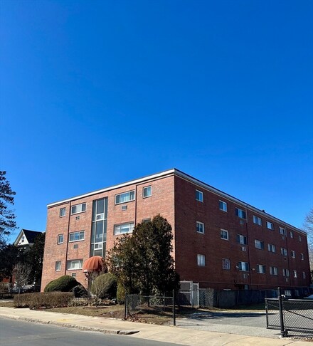 1409 River St Unit 48, Hyde Park, MA 02136