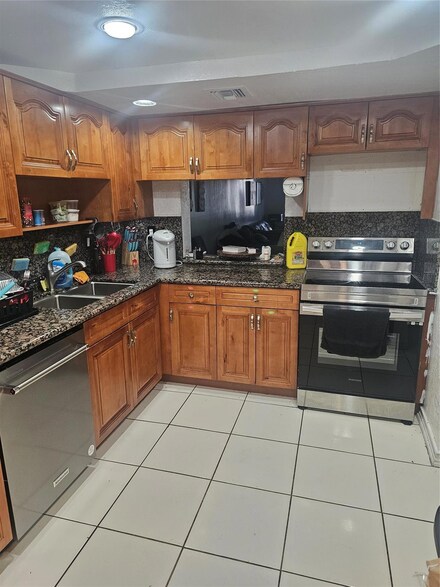 6599 Racquet Club Dr Unit 142, Lauderhill, FL 33319