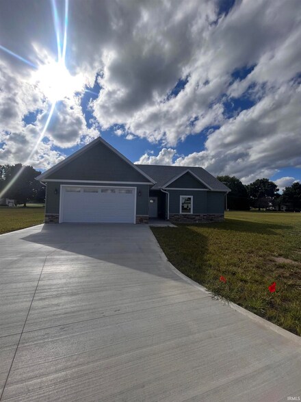 106 Meadow Ct, Argos, IN 46501