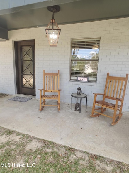 705 E Lakeshore Dr, Carriere, MS 39426
