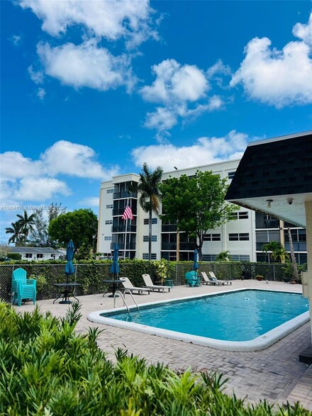 220 SW 9th Ave Unit 117, Hallandale Beach, FL 33009