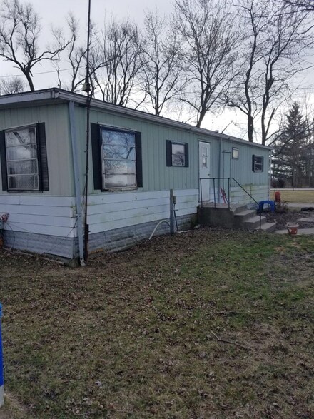 1034 E State Road 10, Wheatfield, IN 46392