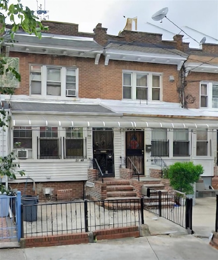 51-48 Simonson St, Elmhurst, NY 11373