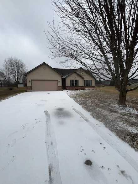 4001 Adam Dr, Wonder Lake, IL 60097