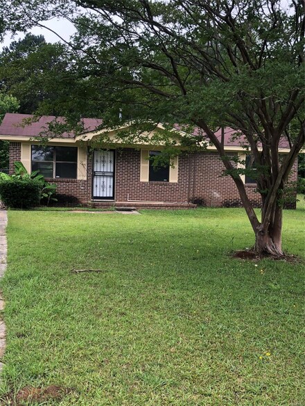 302 Webb Ave, Tuskegee, AL 36083